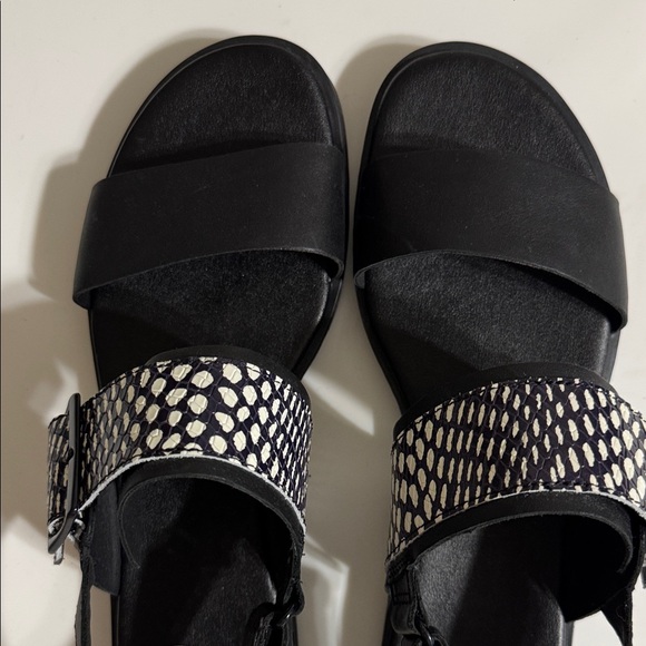 Sorel Black and White Patterned Sandals - Picture 3 of 9